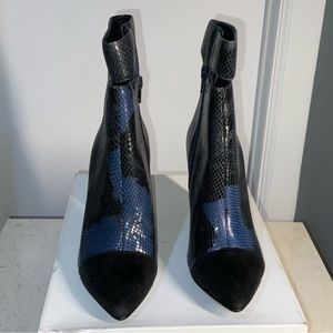 Black and blue leather snake heeled boot by 42 Gold Size: 6.5
No box